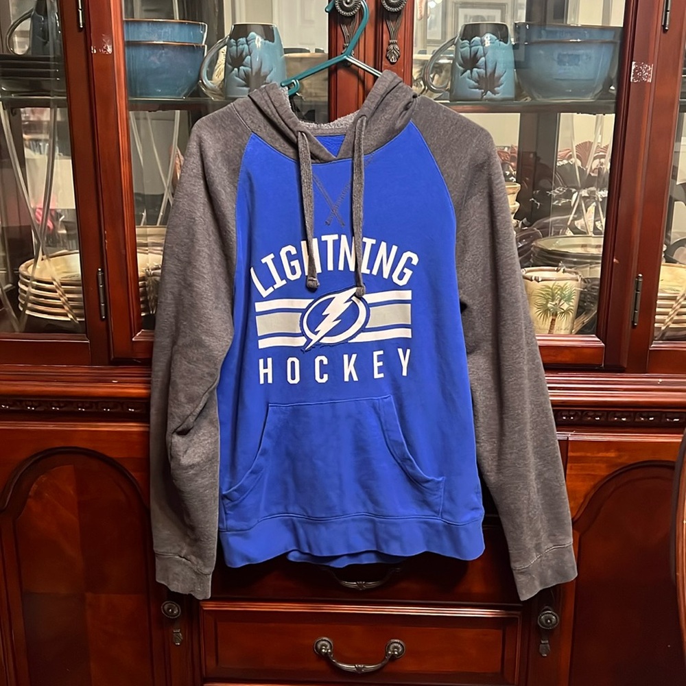 Men’s size small NHL brand, Tampa Bay lightning hoodie